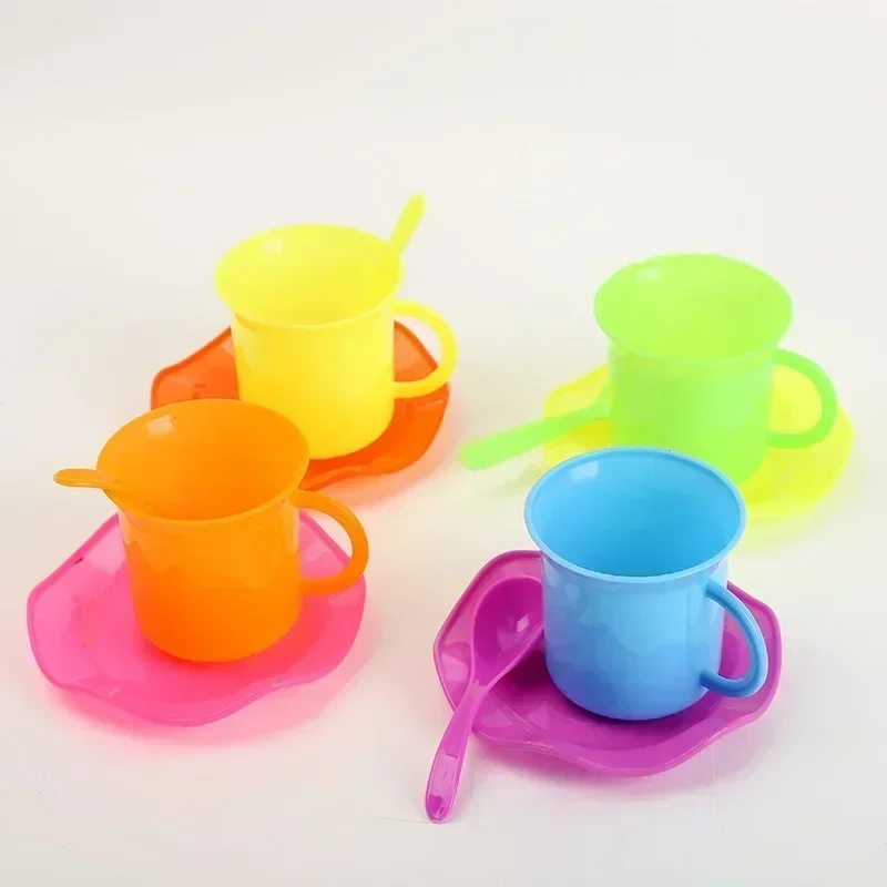 Casa da gioco Giocattolo Tè pomeridiano Teiera Tazza Set di cucchiai Materiale Versare acqua Bevanda Set da gioco per tè Puntelli di alta qualità Regalo per bambini