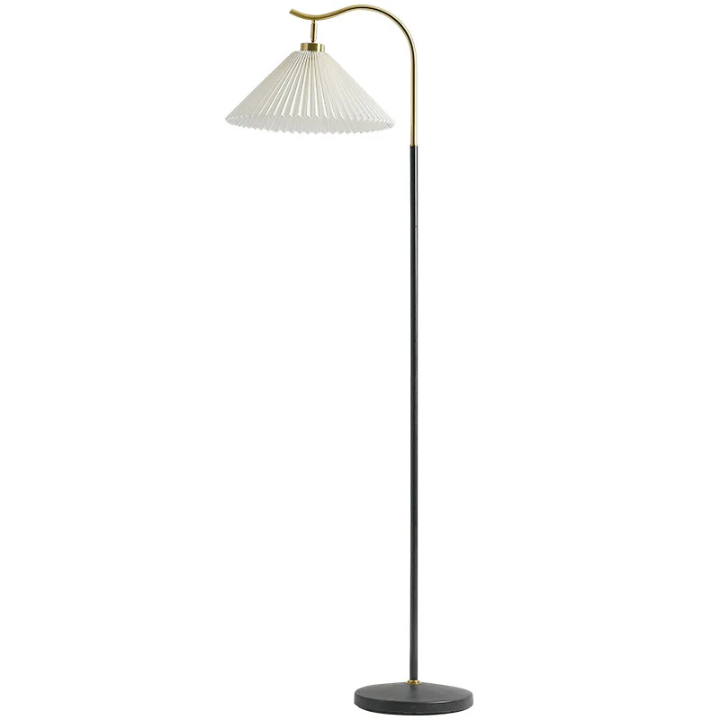 Lámpara de pie de Metal Simple estilo nórdico minimalista luz de pie alta pantalla de tela blanca cálida lámpara de esquina para dormitorio sala de estar