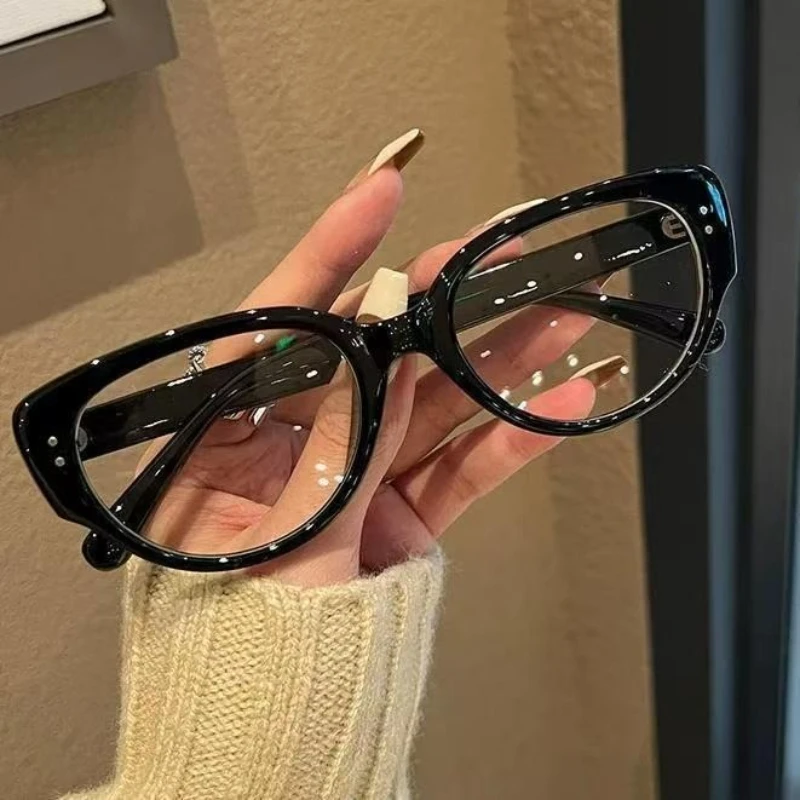 1/2 PCS Vintage Black-framed Unique Plain Face-shaped Sunglasses with Cat-eye Round Lenses, Slimming Effect for Oval Face Women