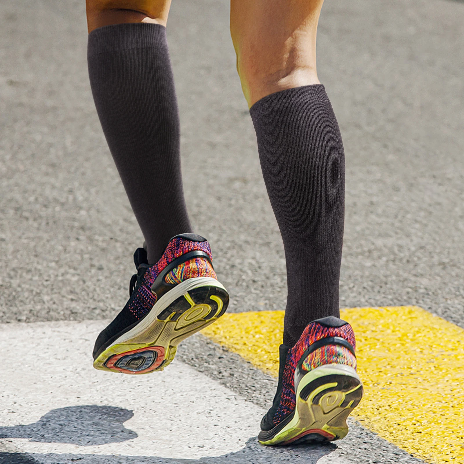 Компрессионные носки YUEDGE для мужчин и женщин, длинные беговые велосипедные бейсбольные спортивные носки, дорожные летные носки, 5 пар