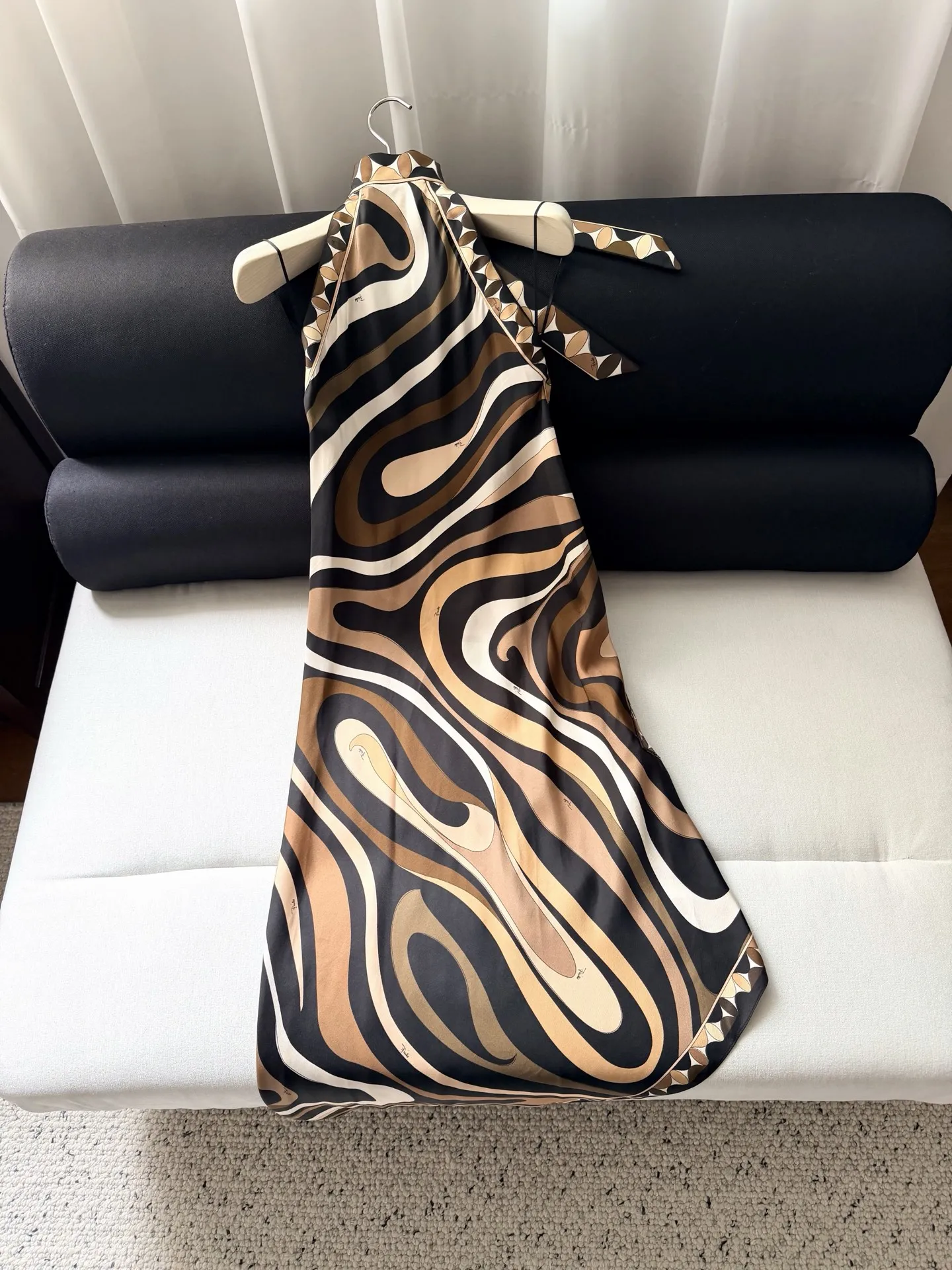 

Retro water ripple print neck hanging dress with backless ribbon design and satin vacation style long skirt