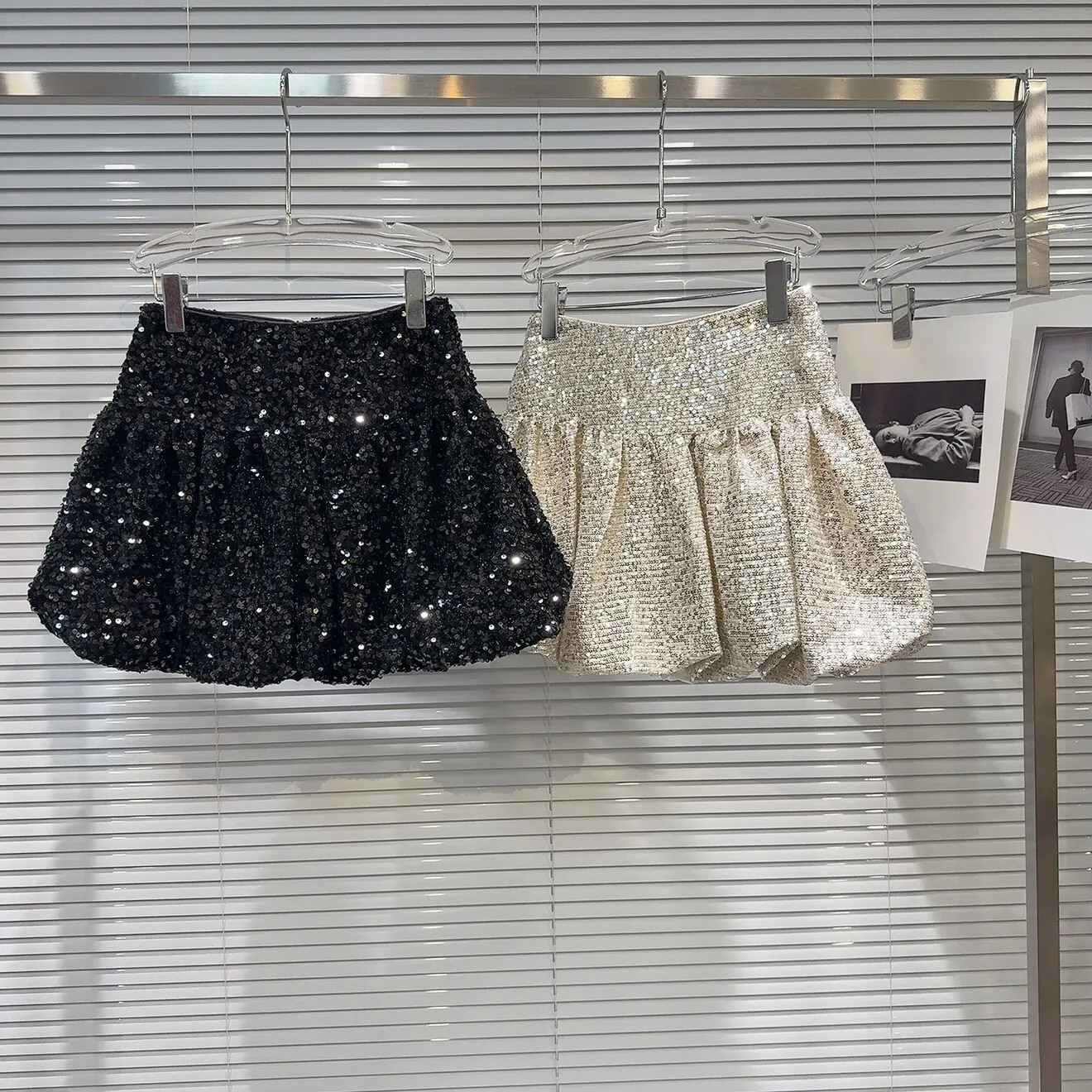 Spring Autumn Fashion High Waist Slim Sequin Bust Skirt Solid Color with Lining Zipper A-line Mini Short Skirt for Women