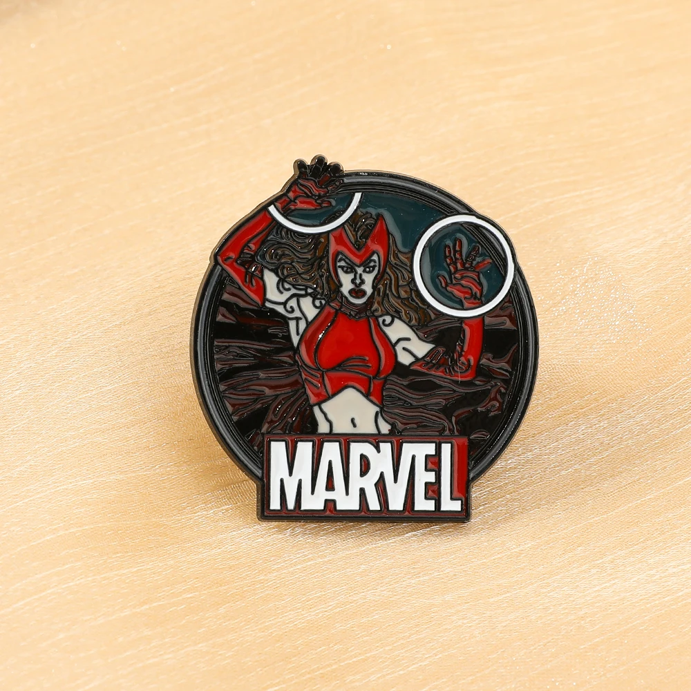 مارفل القرمزي الساحرة المينا التلبيب بروش دبابيس فيلم شخصية واندا Maximoff شارة مجوهرات اكسسوارات للنساء فتاة مروحة هدية