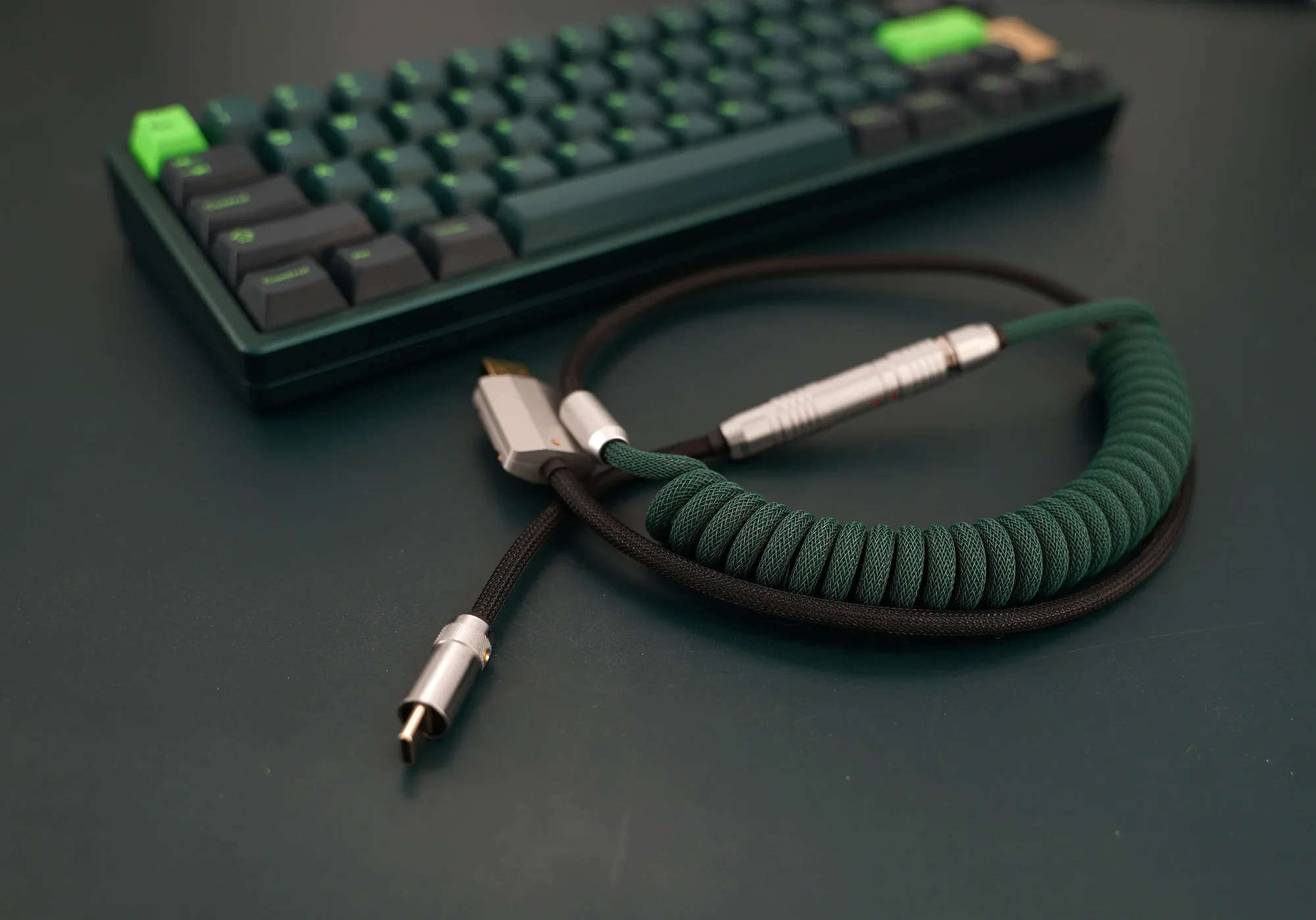 GeekCable Handmade Customized Mechanical Keyboard Data Cable For GMK Theme SP Keycap Line Sound Wave Colorway