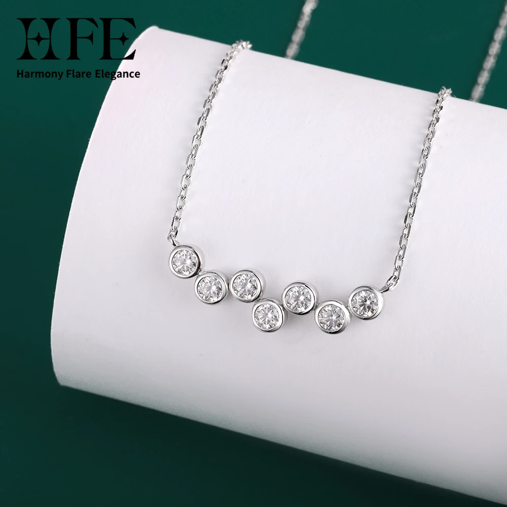 

HFE 925 Sterling Silver Petal Smile Pendant Necklace Multiple Moissanite Inlay Elegant and Delicate Jewelry Gift for Women