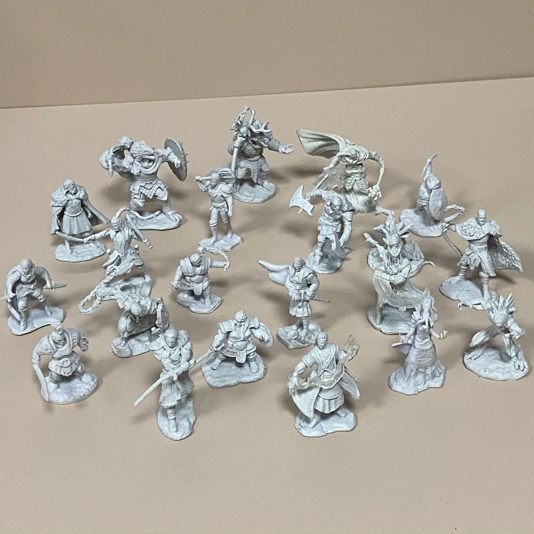 Random 10PCS Wizards Paladin Dwarf Barbarian Orcs Fighter Cleric Miniatures  Pathfinder Battles Nolzur Dungeons Board Game Minis