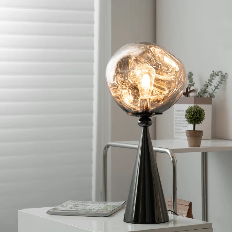 

High value British lava table lamp high sense retro hotel living room bedroom designer light luxury decorative table lamp pendul