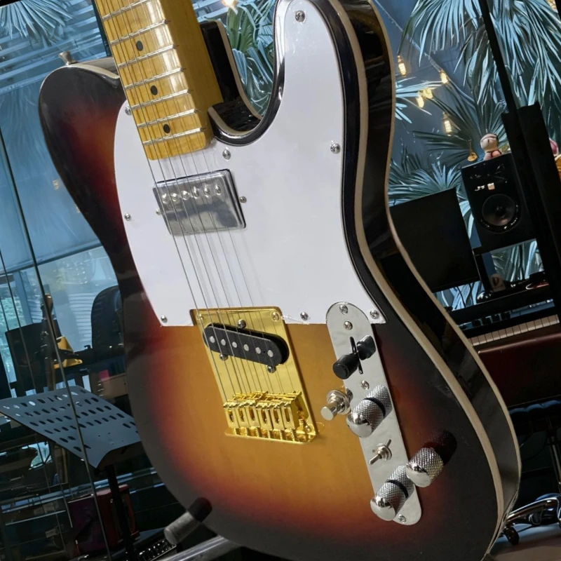 

Подарок Рождественский Коричневый TLE Электрогитара Корпус из красного дерева Кленовый гриф Бесплатная доставка Профессиональные гитаристы