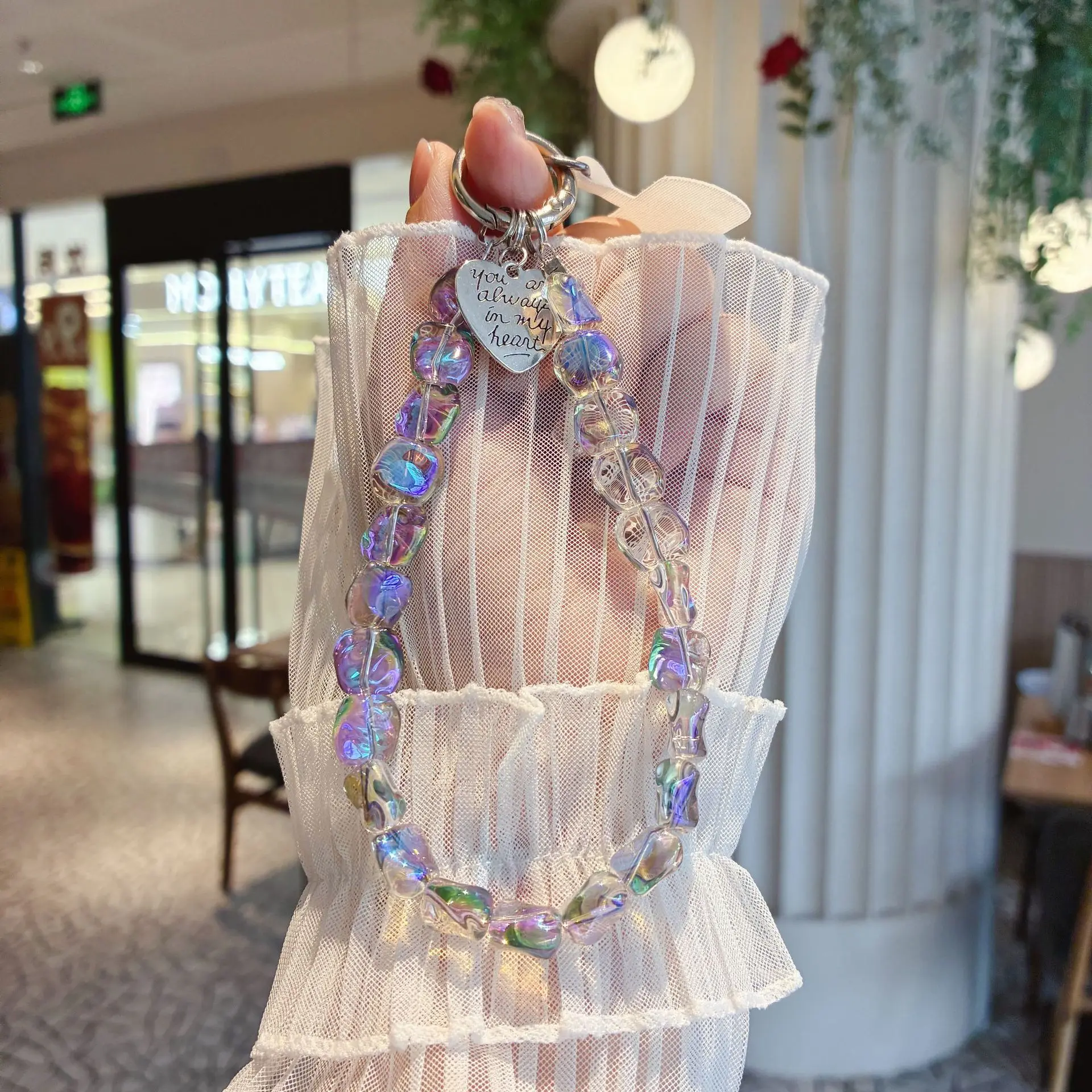 

Aurora Dazzling Color Heart-Shaped Tag Phone Chain Luxury Crystal Clear Beads Wrist Short Lanyard with Clip Mobile Phone Keychai