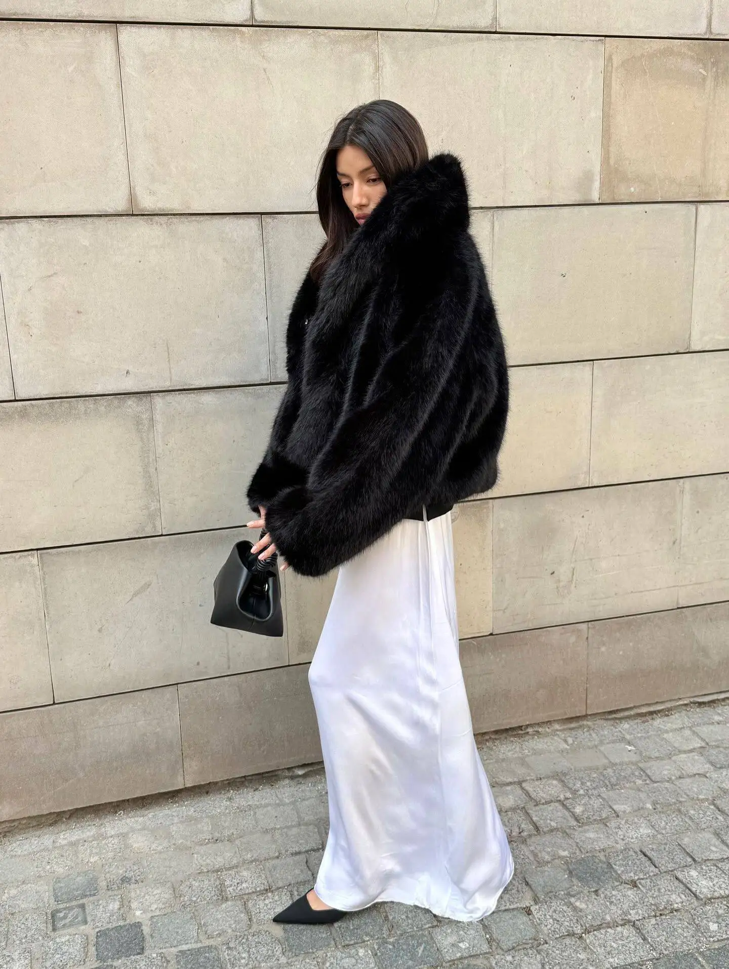 Lautaro Winter Short Thick Warm Shaggy Soft Black Faux Fur Coat Women Shawl Collar 2026 Loose Luxury High Quality Fluffy Jacket