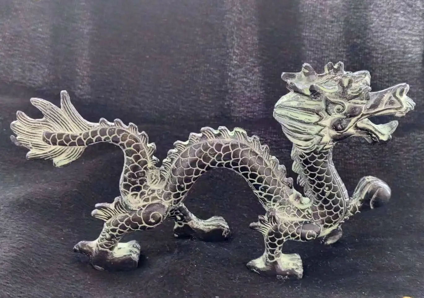 Feng Shui bronze dragon catching beads ornaments lucky home crafts decorative art