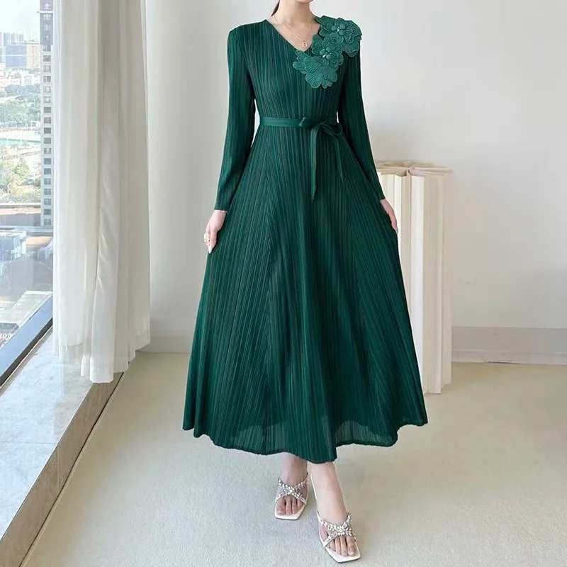 

Плиссированное женское платье Miyake: модное, во французском стиле, элегантное, с V-образным вырезом, длинными рукавами, поясом на талии, длинное платье 2026 года, новинка, для офиса и отпуска