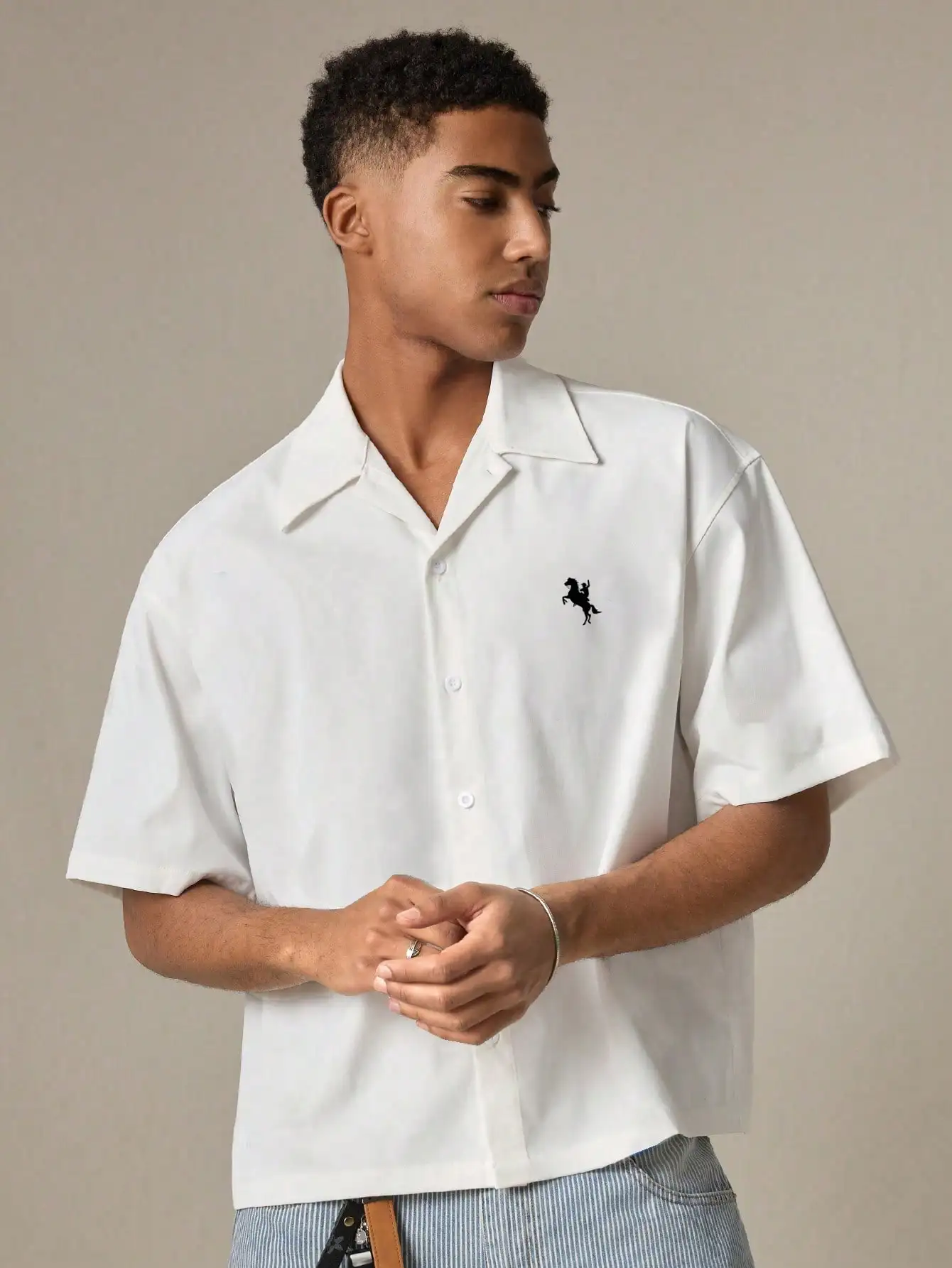 

Men's Loose Fit Cropped White Button-Up Shirt with Embroidered Horse Motif