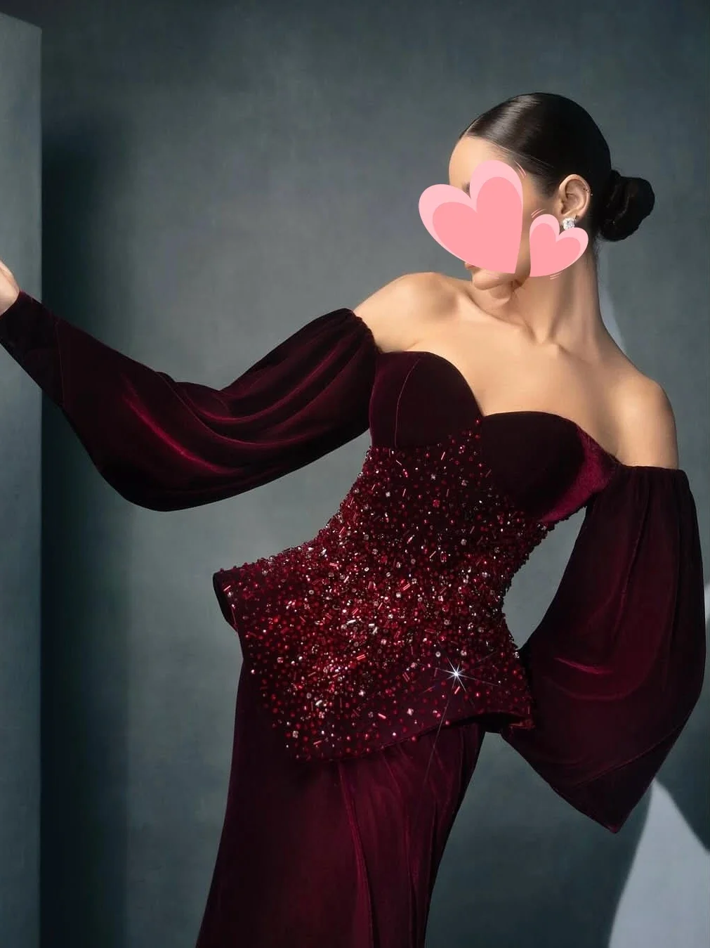 Sukienka na bal Jirocum, elegancka, vintage, urocza, aksamitna, syrenka, z koralikami, czerwona, szyta na miarę, na formalne okazje, sukienka na bal, suknia wieczorowa.