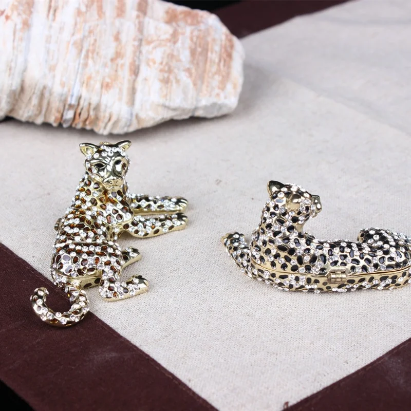 

Metal handicrafts enamel colored small ornaments creative cheetah car ornaments modern and simple small gifts