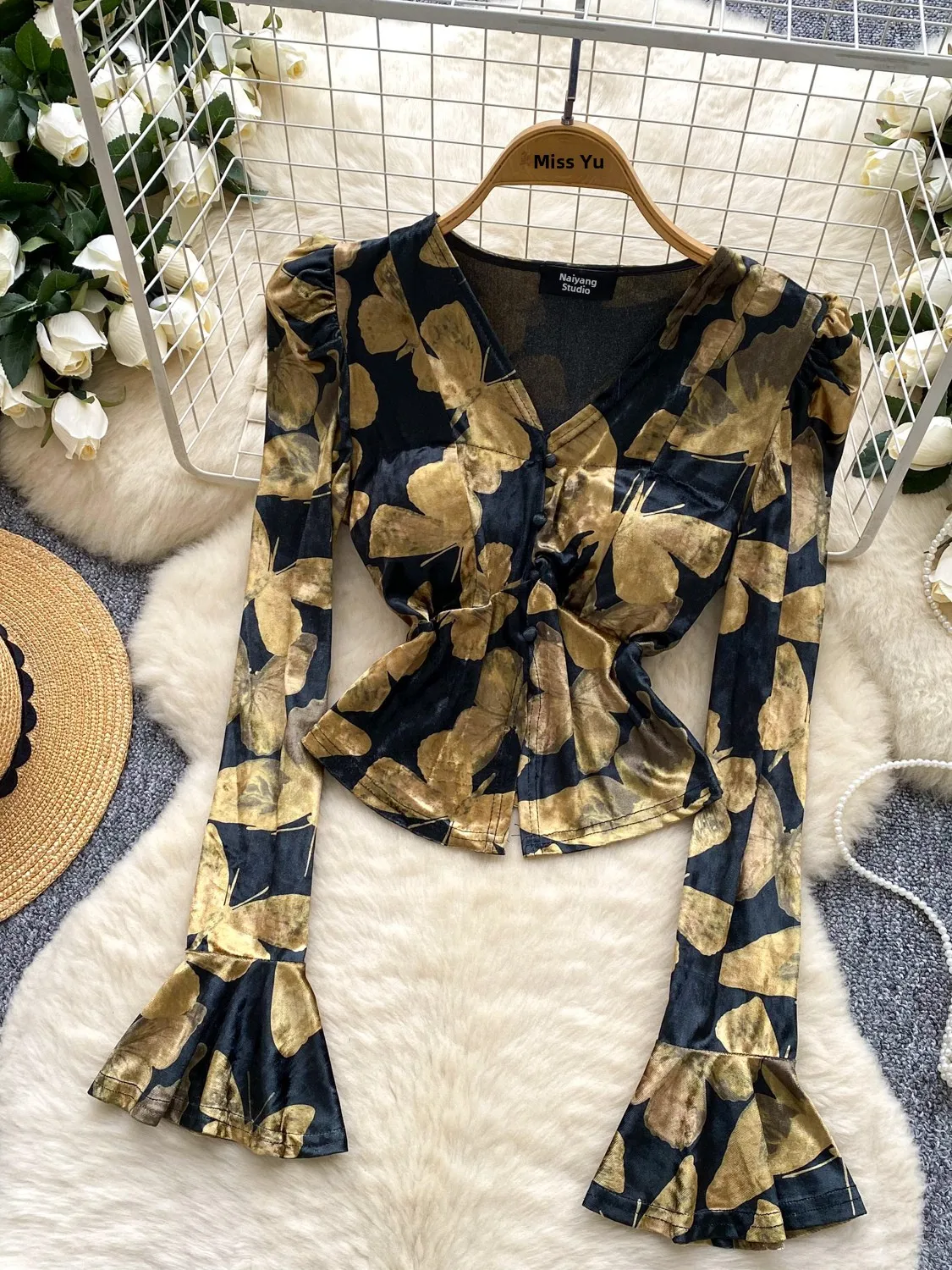 

Ele Velvet Print Blouse Women's Faionable V-Ne Bell Sve irt Korean Sle Autumn Versatile ort irt