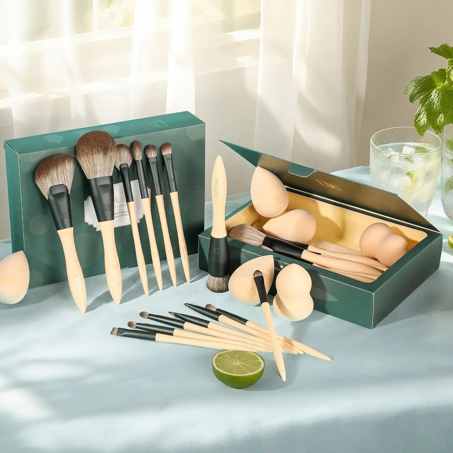 Christmas Makeup Gift Set 18PCS with 14PC Brush & 3PC Sponges + Cosmetic Bag