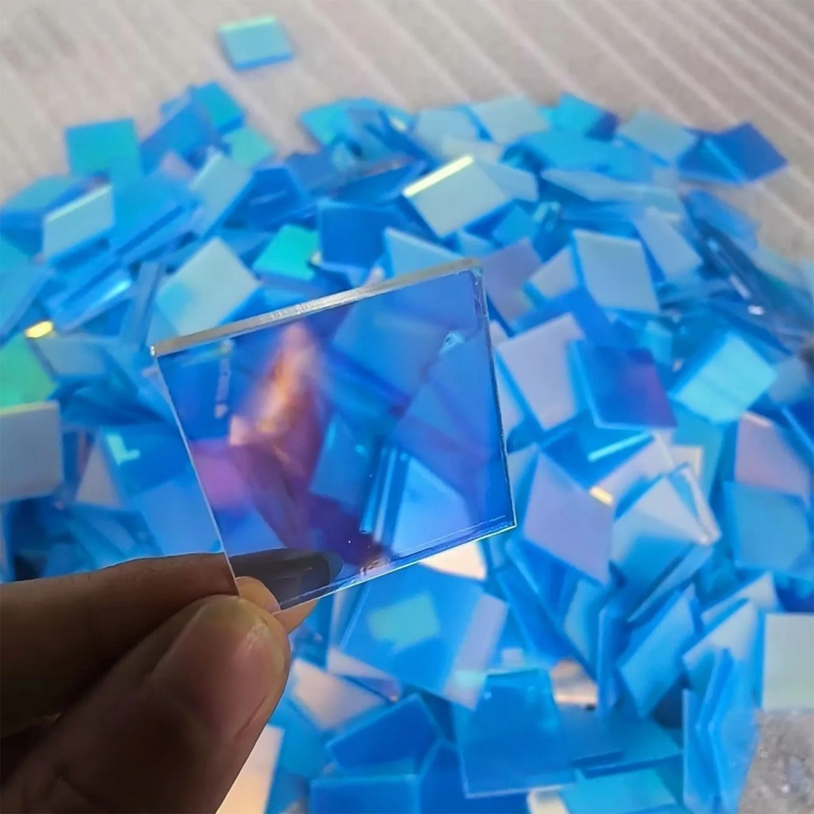Großpackung Buntglasfliesen, einfach anzubringende Mini-Regenbogen-Holografische Acrylquadrate für Kunst-, Licht- und Schattenprojekte, Harzschmuck