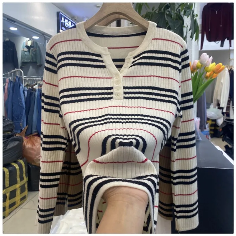 Women's Clothing Autumn and Winter Contrast Color Striped All-match Loose plus size V-neck Fashion Lazy Style Base Shirt