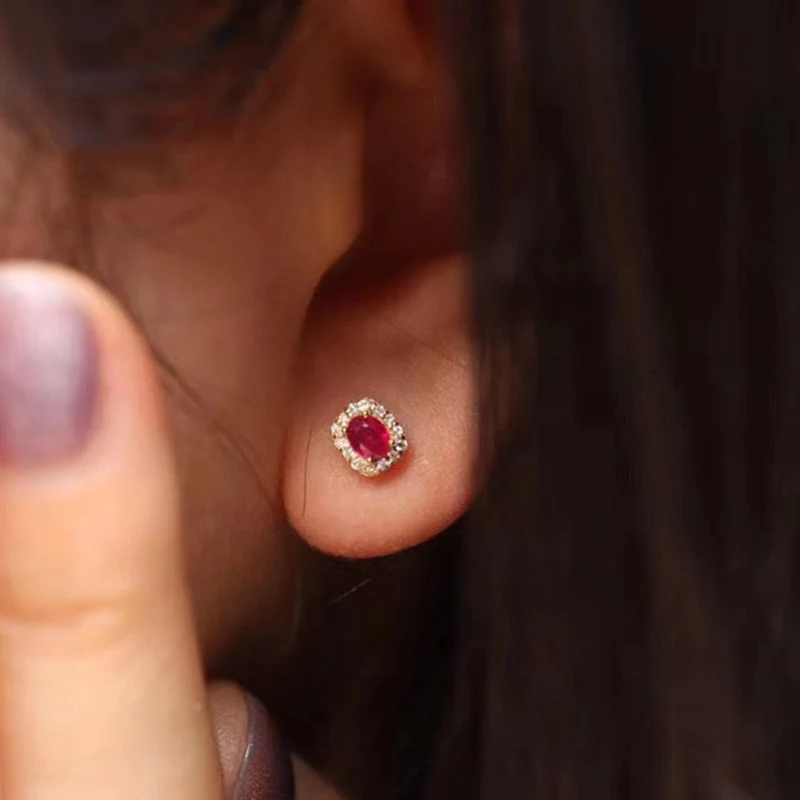 Huitan Fashion Red Cubic Zirconia Kolczyki sztyfty Luksusowe ślubne akcesoria do uszu w kolorze złotym dla kobiet Wszechstronna biżuteria Hurtownia — zdjęcie 6