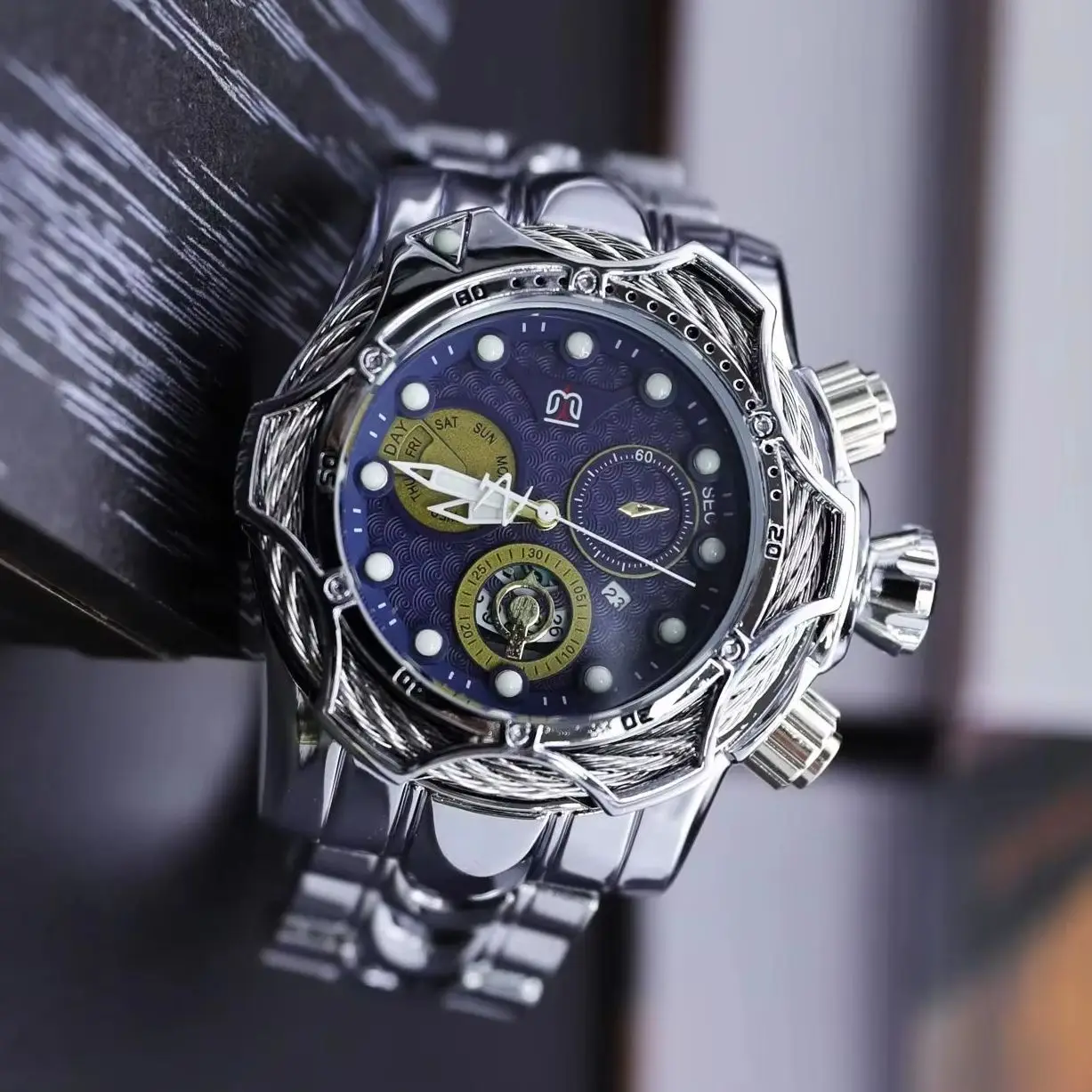 Punk-Style Men's Quartz Watch, Large Dial with Steel Strap Design, Calendar, Waterproof, Luminous Wristwatch, European and American Street Fashion Style, Business Casual Versatile Men's Watch, New Cross-Border Hot Item, Gift-Giving Choice
