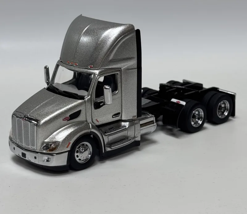 

Limited Stock Arrived 1/50 Special Price Die-cast Metal American Classic 579 Truck Model Furniture Display Collectible Toys