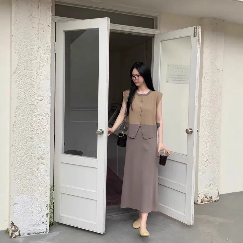 New Autumn Fashion Knitwear with A Sense of Design Single-breasted Round-neck Women's Skirt Is A Stylish Versatile Set for Women