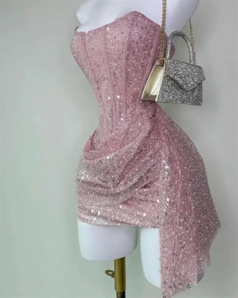 

Индивидуальные блестящие блестки без бретелек мини-платья для выпускного вечера на молнии розового цвета с бисером فساتين سهرة Плиссированные вечерние платья без рукавов