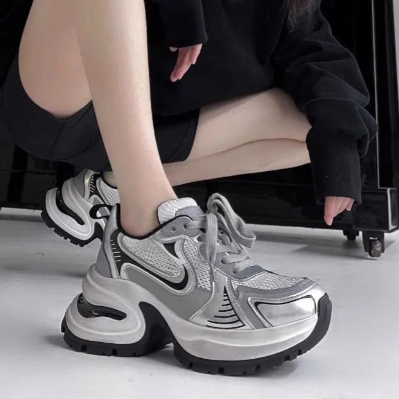2026 Summer Novel Female Mirror Clunky Shoe Ventilated Woven Padded Bottom Cushioned Daily Active Footwear