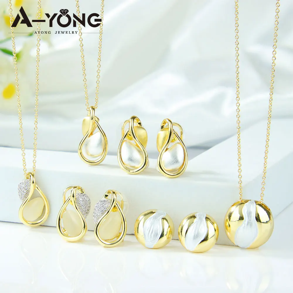 

Europe Fashionable Pearls Retro Necklace Earrings Set 14k Italian Elegant Bohemian Statement Jewelry for Women Prom Party