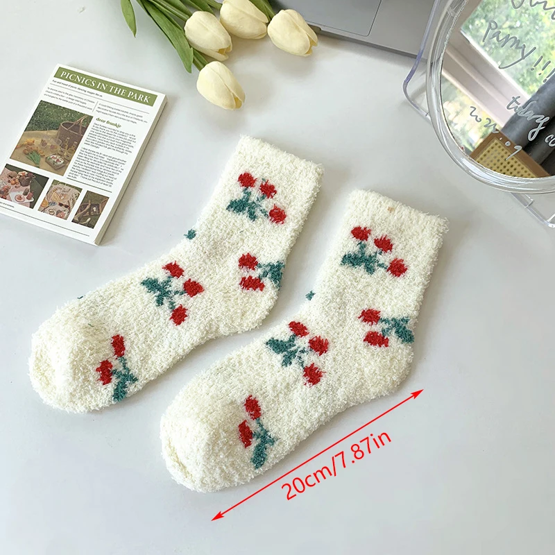 1 paar Kawaii Socken Für Frauen Schöne Verdicken Korallen Samt Mittelrohr Socken Süße Mädchen Weiche Warme Heraus Tragen Boden socken