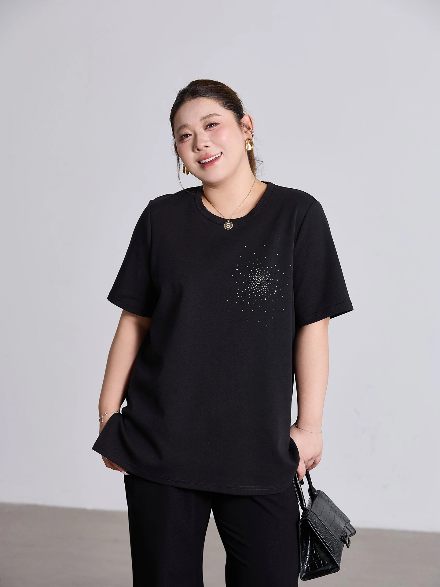 

Женская свободная футболка из воздушного хлопка со стразами, с коротким рукавом и круглым вырезом, повседневная, больших размеров, весенняя мода 2026