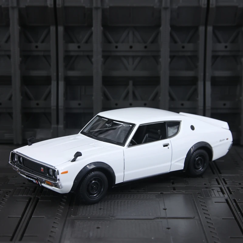 Maisto 1:24 simulatie 1973 Nissan Skyline 2000GT-R legering automodel statische ornamentcollectie, deur kan worden geopend