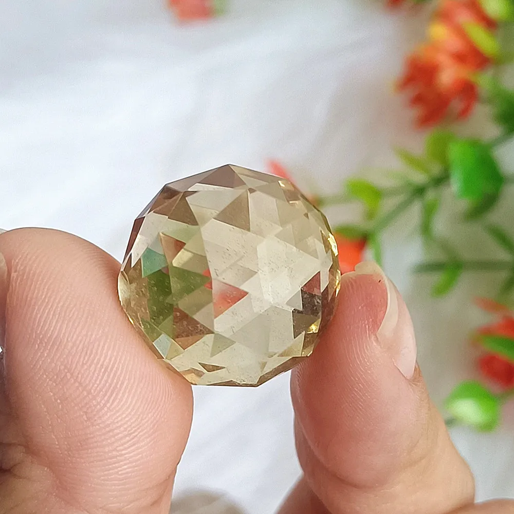 

Natural crystal ball carved quartz repair and healing jewelry decoration