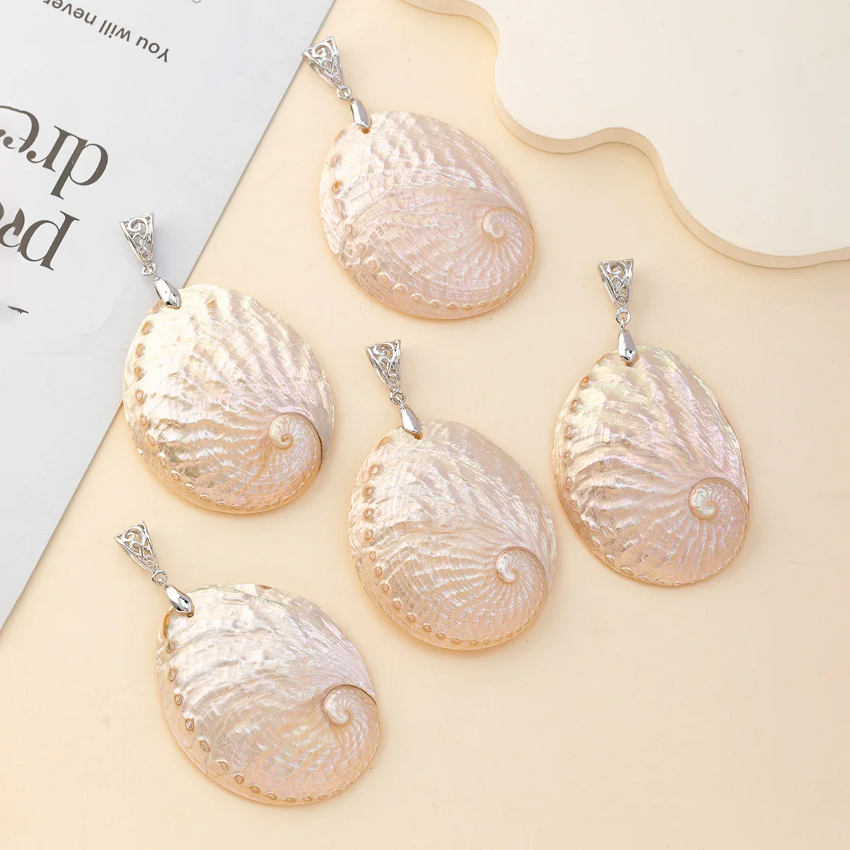 Charm Conch Freshwater Shell Irregular Pendant Natural Mother of Pearl Shell High Gloss Pendant Jewelry Making DIY Necklace