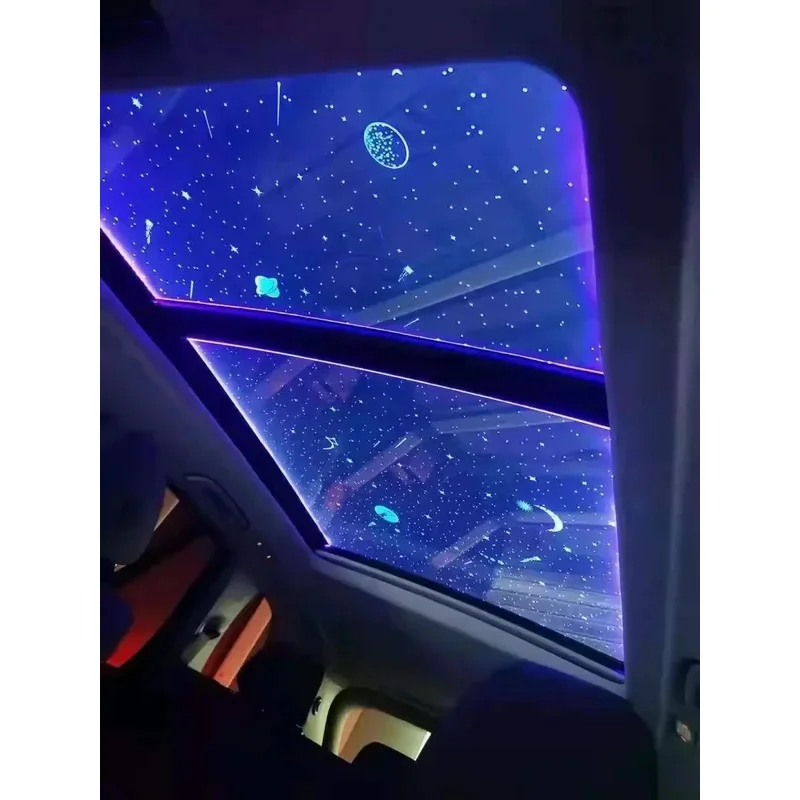 

Панорамная пленка для люка (автомобильный) с эффектом звездного неба, подходит для создания атмосферного освещения в салоне автомобиля.
