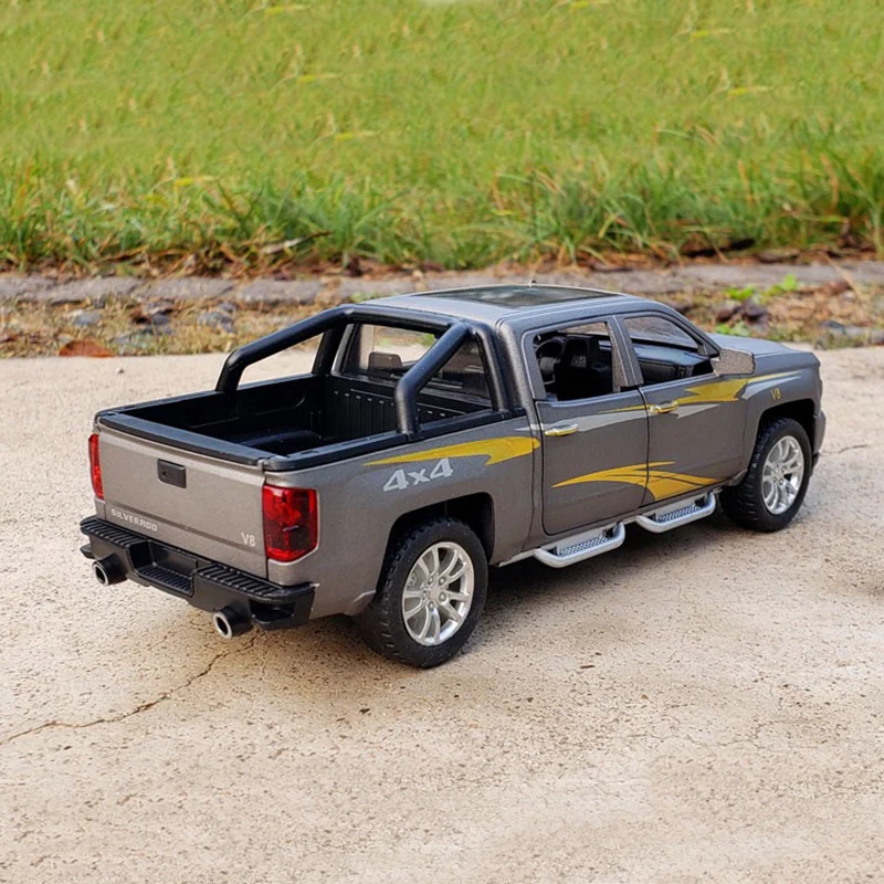 1:32 Alloy SILVERADO Truck Diecast Car Model Simulation Metal Car Pull Back Toys Gifts For Kids Children Collection