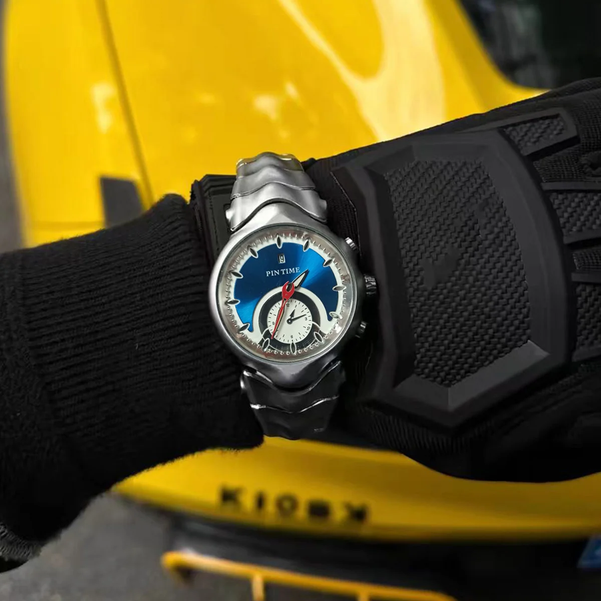 A Two Tone Dial Men's Watch with a Y2K Unique Design Retro and High-End Alloy Strap, a Fashionable Watch Male Clock view 2