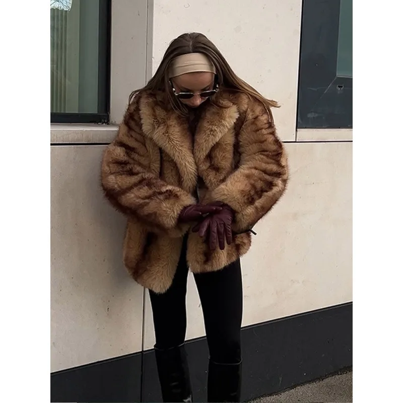 البني فضفاض فو الفراء سترة قصيرة التلبيب المرأة الشتاء أفخم معطف طويل الأكمام فروي الستر جديد دافئ رقيق معطف بالأزرار