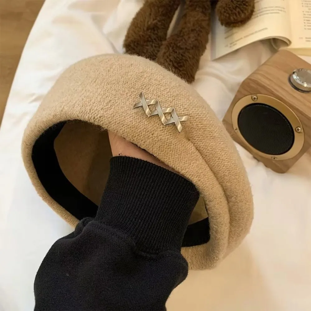 

Retro Knitted Woolen Berets Solid Color Korean Style Artist Cap Metal Label Windproof Newsboy Hat Ladies/Girls