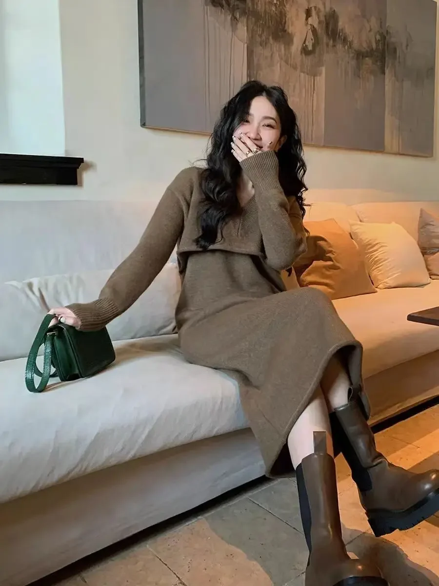 2024 Autumn Green Retro Women's Two-piece Set Autumn/Winter Long Knitted Sweater Dress and Unique Niche Versatile Sweater Top