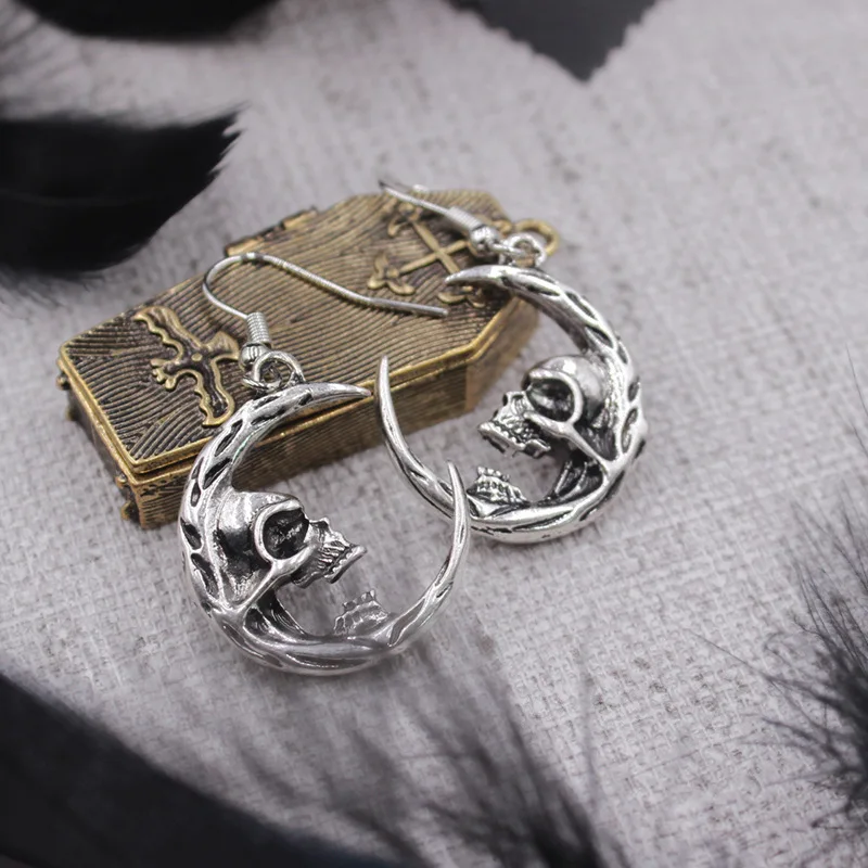 Pendientes colgantes de calavera de Luna Punk para mujer, moda gótica, oscura, Vintage, tendencia de personalidad, gancho para la oreja, joyería gótica, venta al por mayor