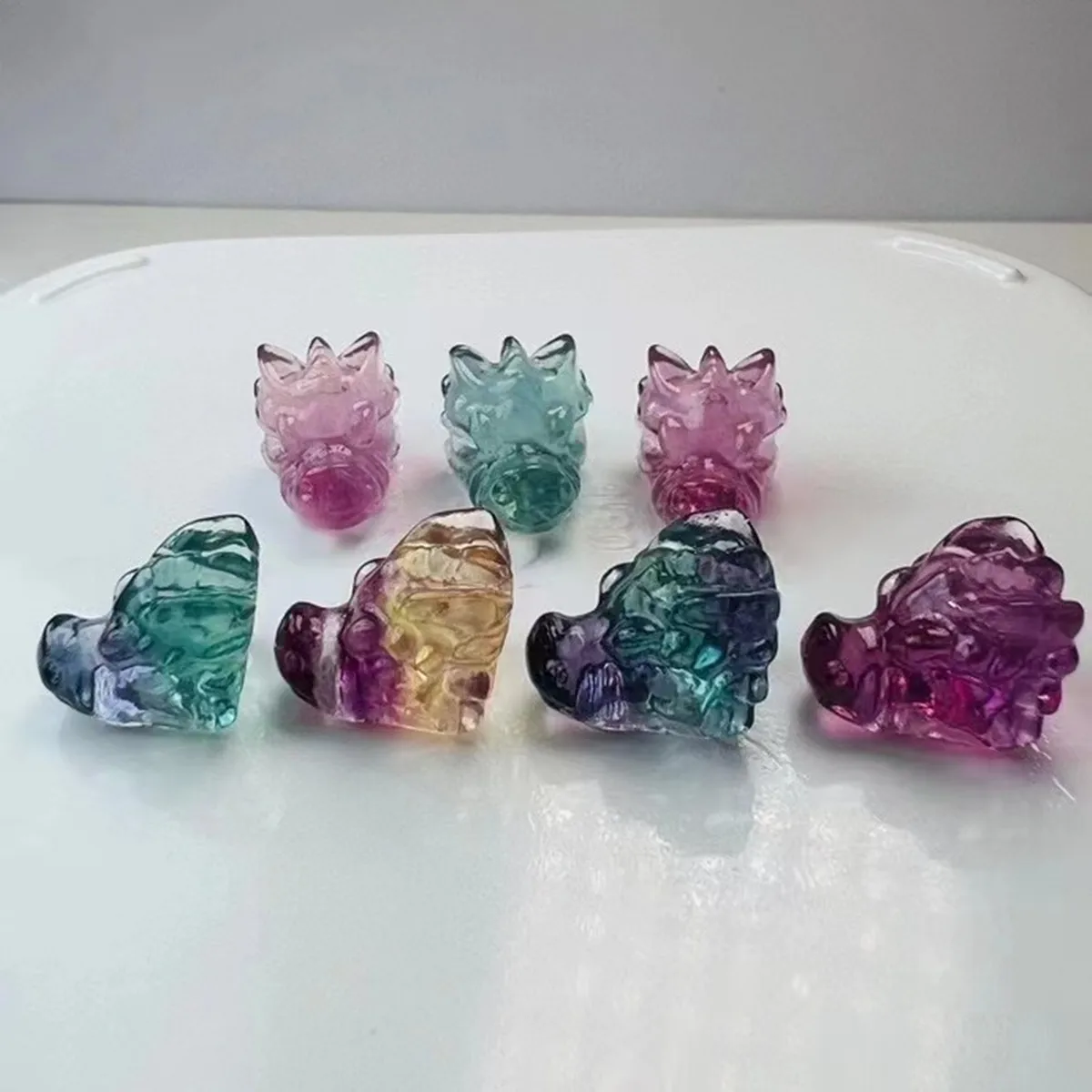 10pcs/bag natural random small fluorite caved dragon head color fluorite dragon head  for decoration