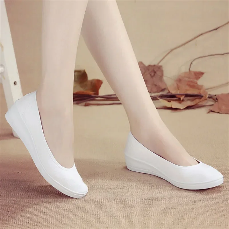 White Shoes for Women Cloth Nurse Shoes Slope Beauty Salon Workers\' Comfortable Flat Cotton Light Mouthed Solid Color Shoes