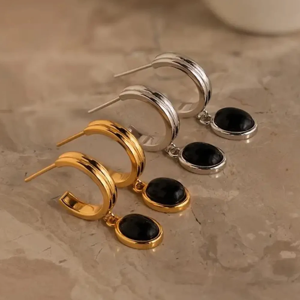 Zarte ethnische schwarze Naturstein Obsidian kleine Creolen für Frauen Mädchen Huggie Tropfenohrring Jubiläumsfeier Schmuck