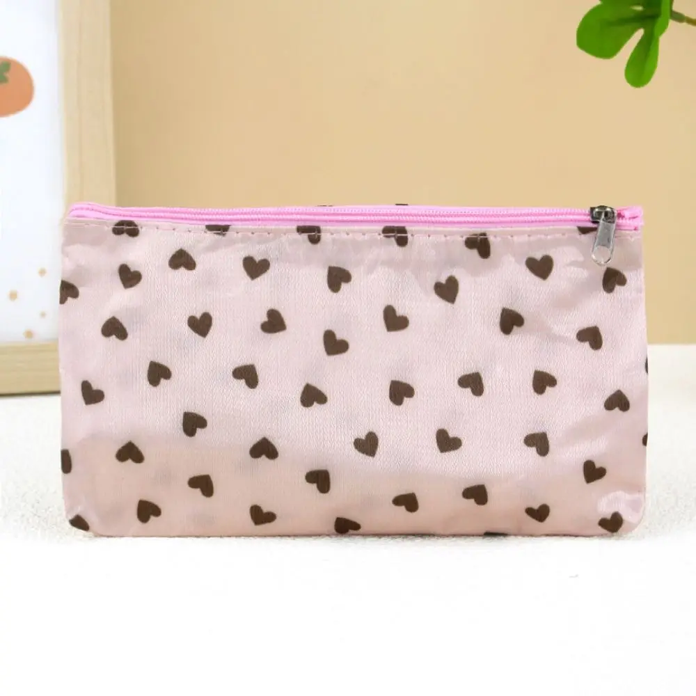 

Heart Pattern Makeup Bag Large-Capacity Fashion Design Zippered Toiletry Storage Bag Professional Space Saving Storage Organizer