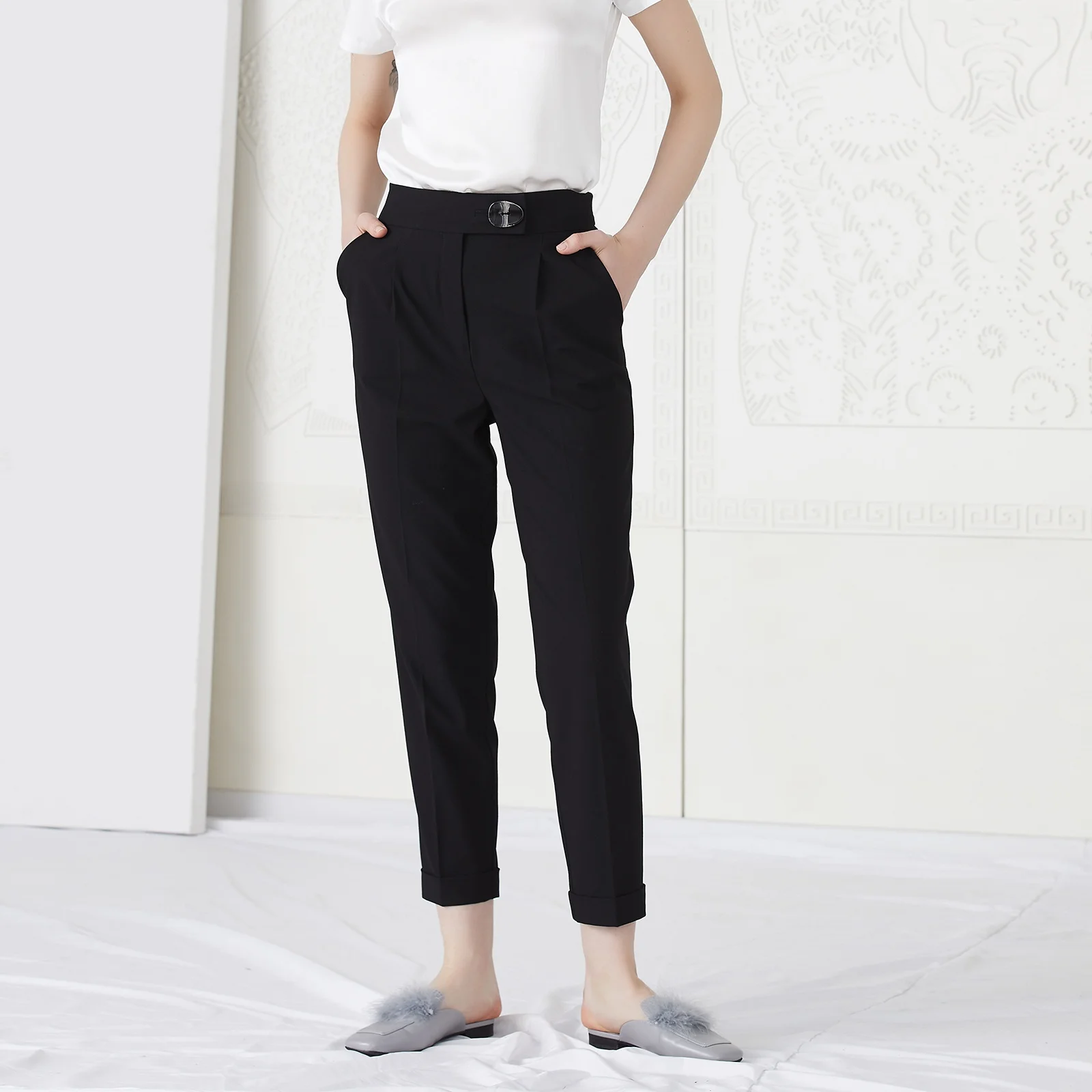 

Black Versatile Lightweight Wool Blend Commute Turn-Up Cone Pants Slim Shadow Women's Casual Pants Original Style Natural Waist