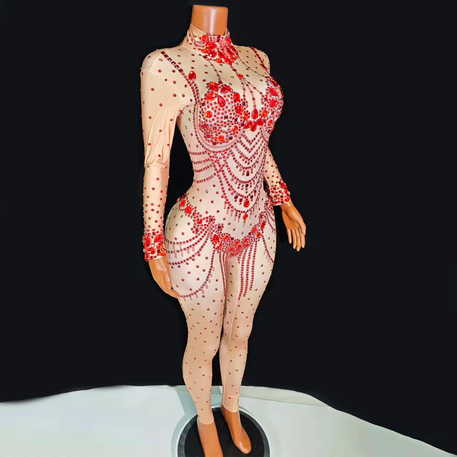 Lo stile nero è fuori magazzino, mentre lo stile rosso è in stock