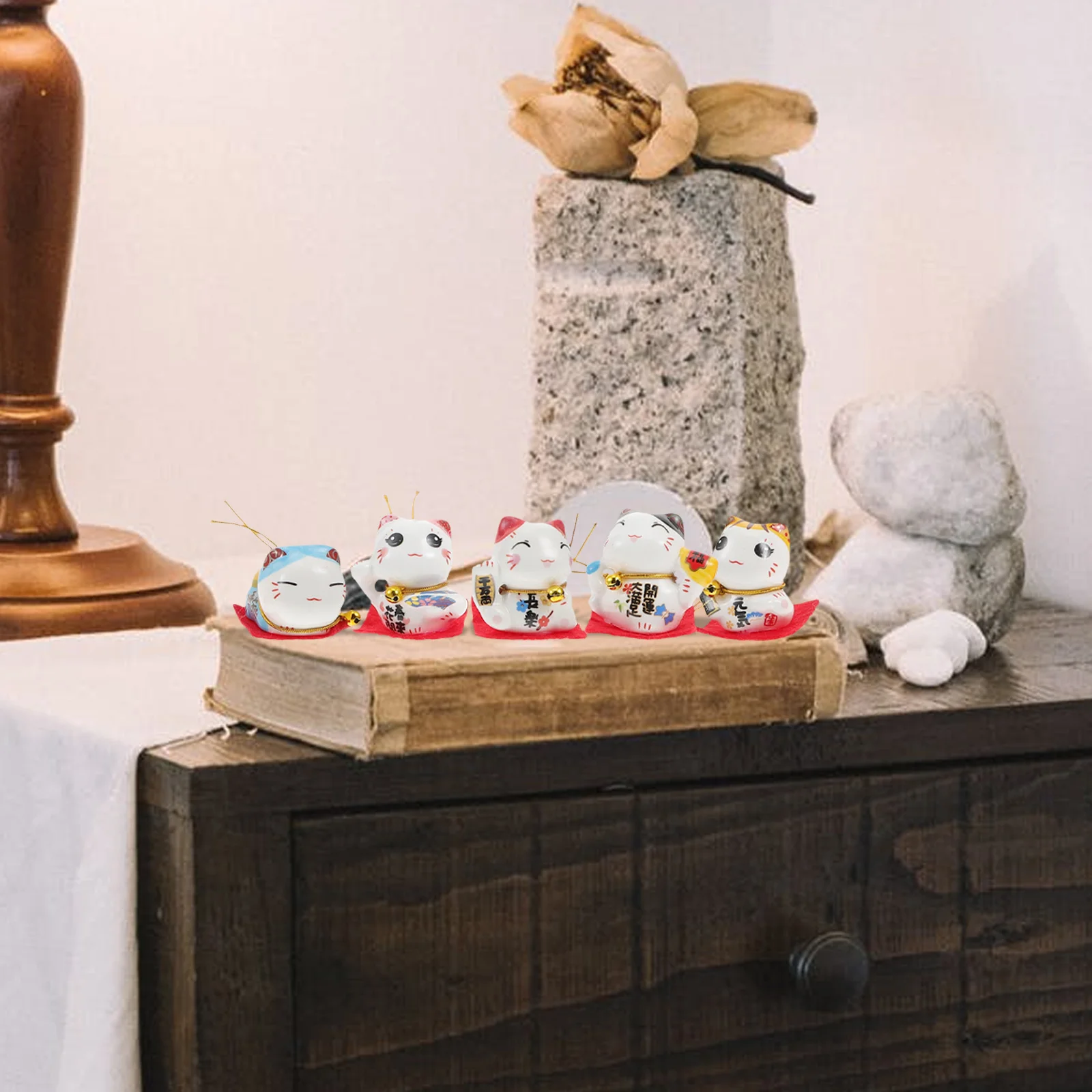 

1Pcs Waving Arm Cat Statue Decoration for Car Home Office Attract Luck Wealth Happiness Figurines Luck