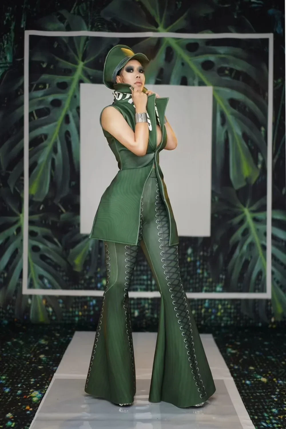 セクシーな女性歌手バーステージ衣装タイトなフレアパンツノースリーブジャケットセットフェスティバルパーティーパフォーマンス服